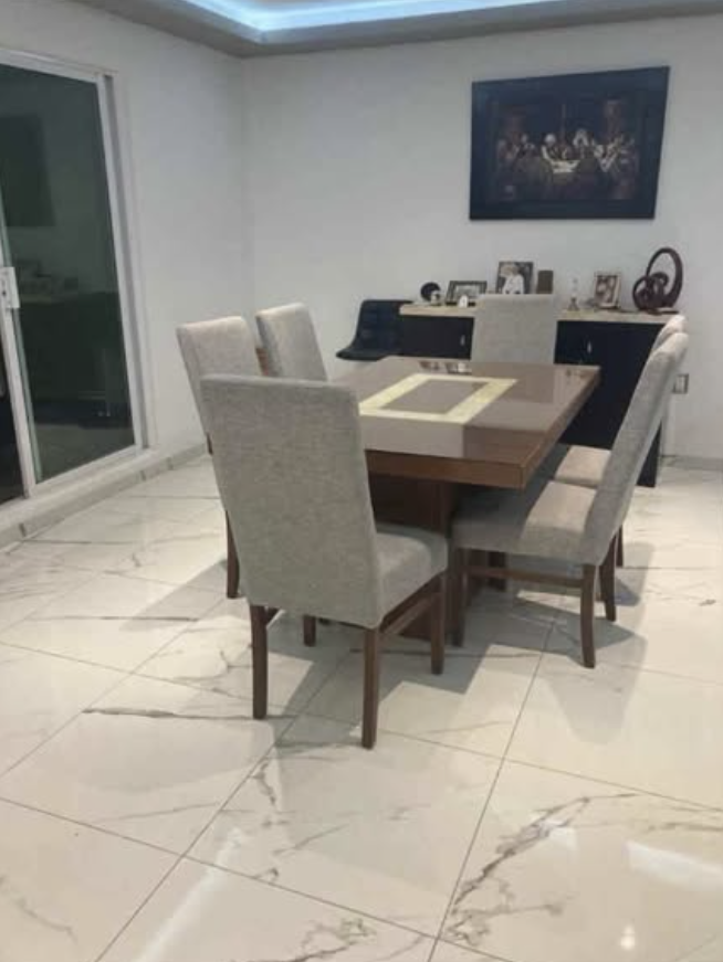 BEAUTIFUL HOUSE FOR RENT!!